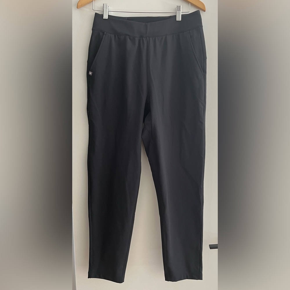 FIGS Women’s Black High Waisted ContourKnit Scrub Pant - M
